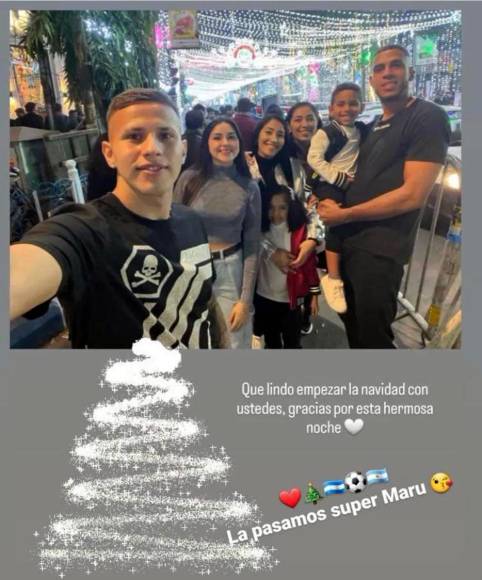 Eddie Hernández - El delantero hondureño del Mohammedan SC de la India pasó la Navidad en ese país con su esposa Lorena Varela y amigos.