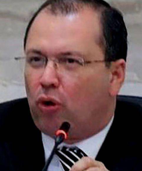 <b>Reynaldo Ekonomo:</b> Devis Leonel Rivera, alias el Cachiro aseveró en el juicio de JOH que le regaló decenas de miles de dólares y una Tahoe [SUV], de color blanco.