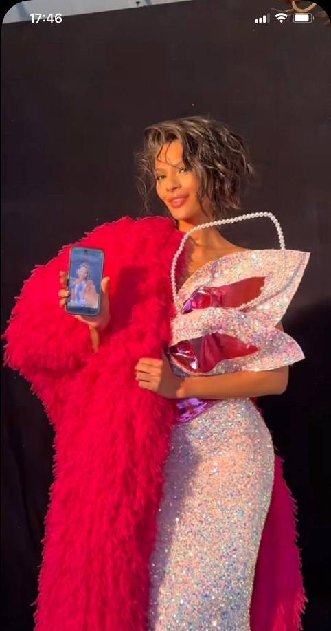 La guapa nicargüense, Sheynnis Palacios también lució con un vestido en tono rosa como toda una barbie.