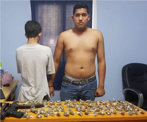 Capturados con 100 bolsitas de supuesta marihuana en San Pedro Sula