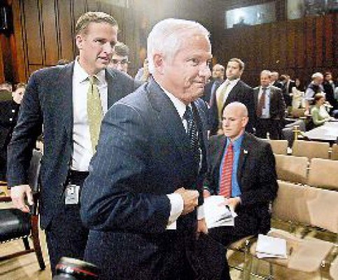 Senado aprueba a Robert Gates