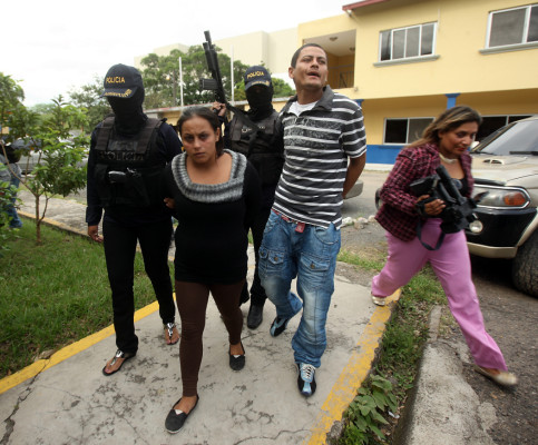 Capturan a pareja de extorsionadores en la capital