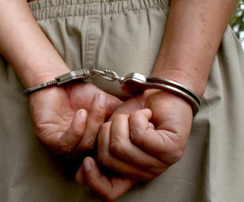 Detienen a joven de 15 años por violar a abuela en una iglesia