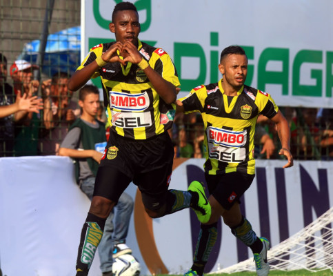 Histórica goleada del Real España al Marathón en un derbi polémico