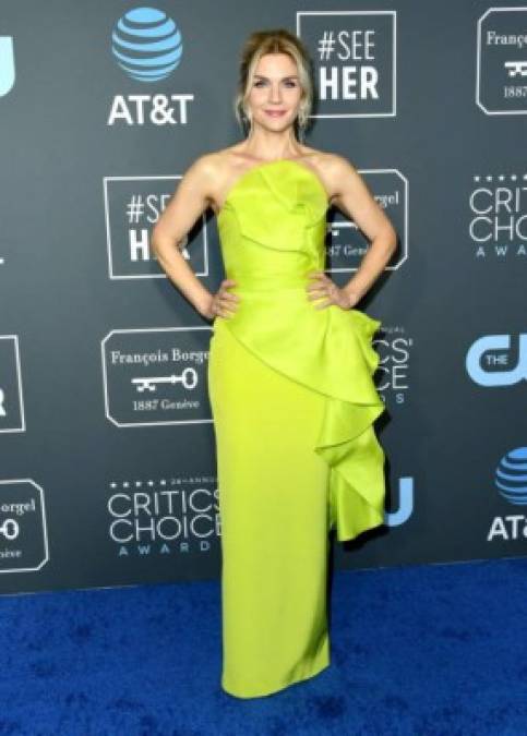 La actriz Rhea Seehorn destacó en este vestido verde.