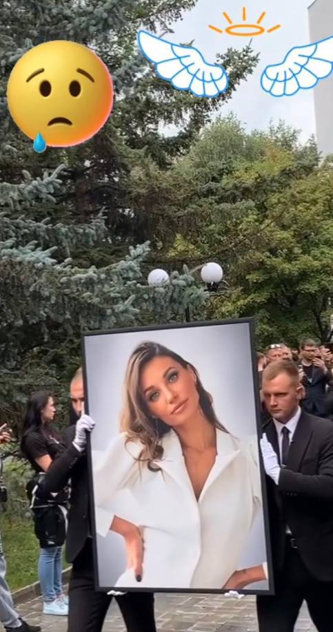 El accidente ocurrió entre las ciudades de Mugla y Bodrum, en el suroeste de Turquía. Cerca de la urbe de Milas, la joven perdió el control de su motocicleta BMW roja, lo que provocó el fatal accidente que le causó una muerte inmediata. 