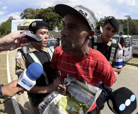 Detienen a brasileño que lloró para ver a Messi en entrenamiento
