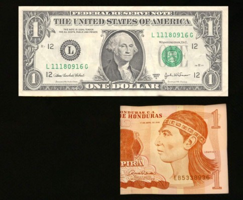 El lempira abre el año en retroceso ante el dólar