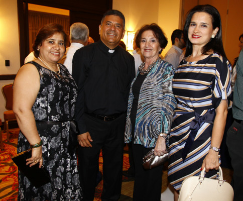 Consul de México José Omar Hurtado es agasajado