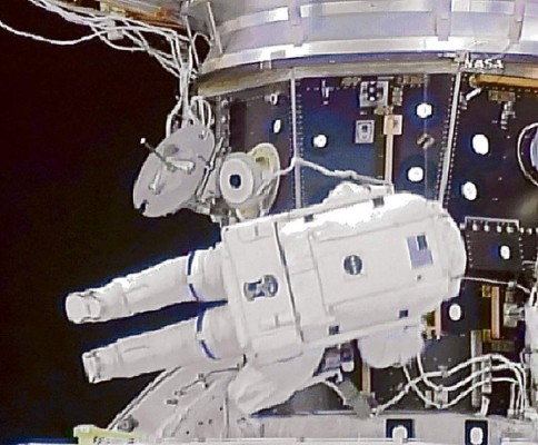 Analizan el escudo térmico del Endeavour