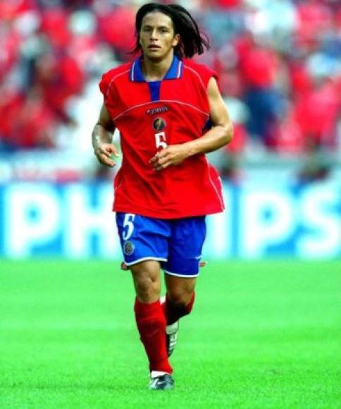 Gilberto Martínez - El costarricense es conocido como 'Tuma'. Se caracteriza por un juego de garra y coraje con buen juego aéreo, anticipación y velocidad, y se desempeña por igual como zaguero o lateral derecho.