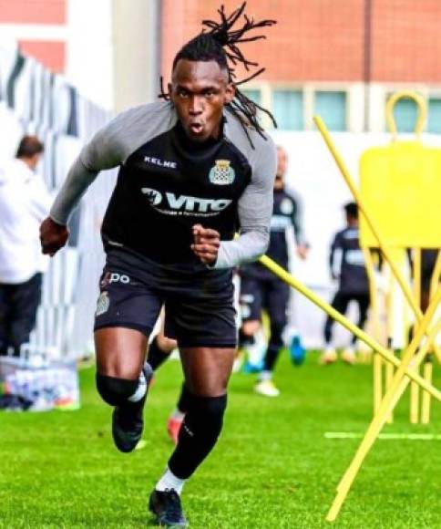 Alberth Elis: Según el portal portugués, O JOGO, los clubes rusos Spartak Moscú y Lokomotiv están seriamente interesados ​​en fichar al delantero hondureño que tuvo una enorme campaña con el Boavista de Portugal. Ambos clubes de Rusia entran en disputa por fichar a 'La Panterita'.