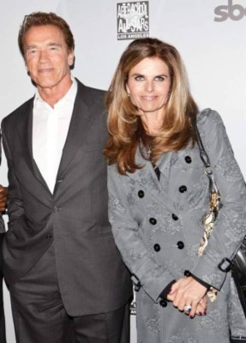 Arnold Schwarzenegger y María Shriver<br/>Acuerdo de divorcio: $ 200 millones de dólares<br/><br/>En 2011 el 'Terminator' y la periodista comenzaron su proceso de divorcio después de 25 años de matrimonio, esto debido al escándalo sobre el hijo ( Joseph Baena ) que el actor mantuvo oculto con su empleada doméstica, Mildred Patricia Baena.<br/><br/>