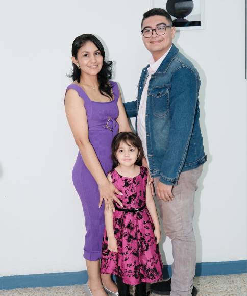 Elizabeth Murillo, Valery Deras y Johnny Deras