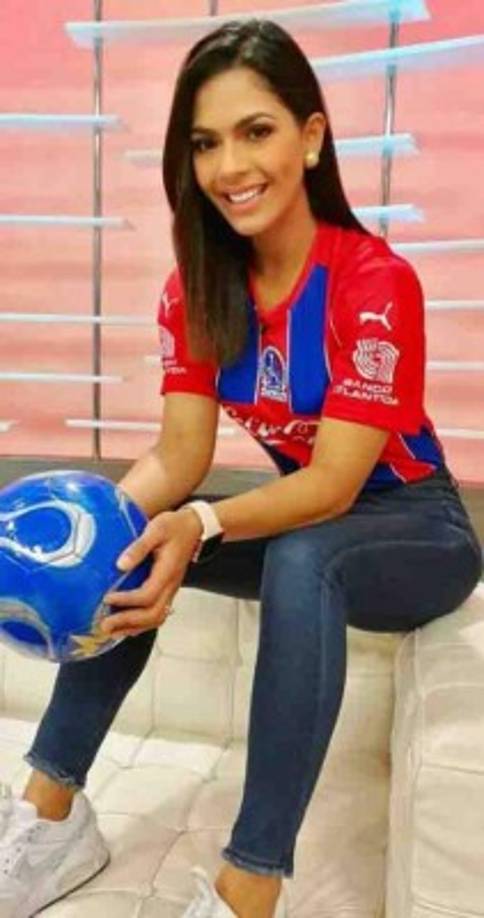 Loren Mercadal: La hermosa presentadora es aficionada del Olimpia.
