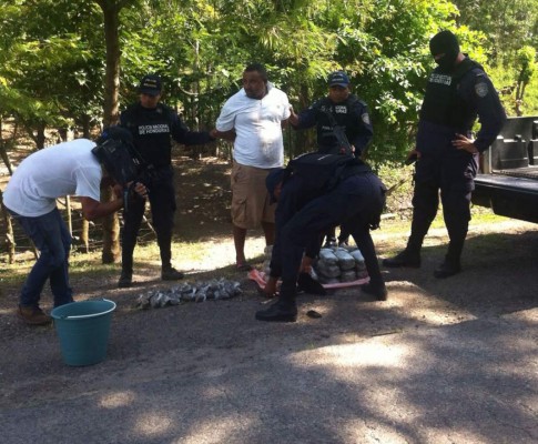 Lo capturan con más de 20 paquetes de marihuana en Santa Cruz de Yojoa