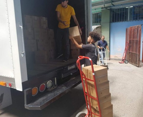 Abastecen con insumos quirúrgicos el Hospital Escuela