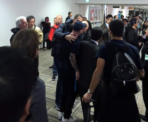Hinchas de River escupieron e insultaron a Messi en aeropuerto