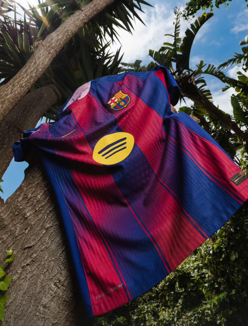 Barcelona presenta su nueva camiseta para la nueva temporada: “Esta huele a Champions”