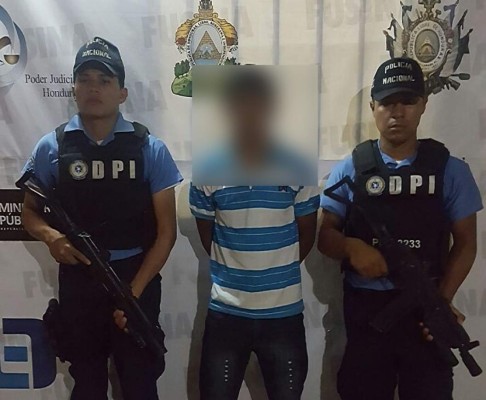 Detienen a menor de 16 años por la muerte de su madre