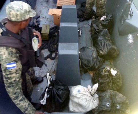 Suman 211 kilos de cocaína decomisados en lancha en Colón
