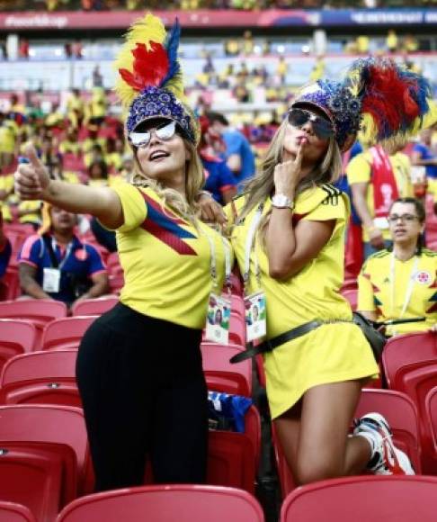 Este par de seguidoras cafeteras han acaparado la atención en el estadio de Kazán.