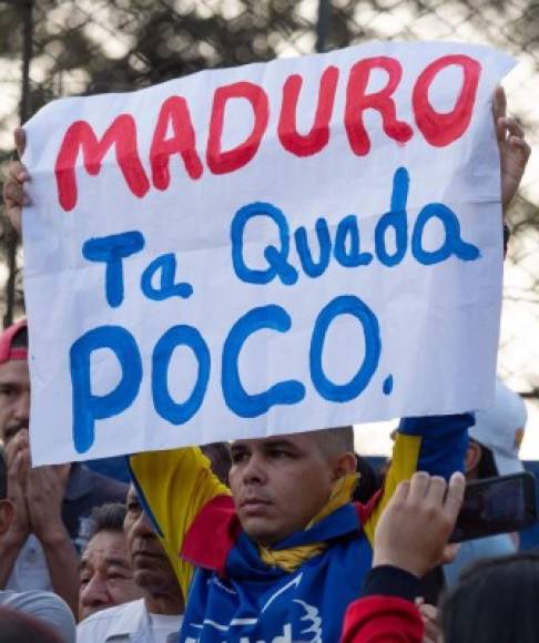En tanto, el pulso para derrocar a Maduro continúa en las calles donde miles de opositores respondieron al llamado de Juan Guaidó para participar en una masiva marcha el 1 de Mayo.