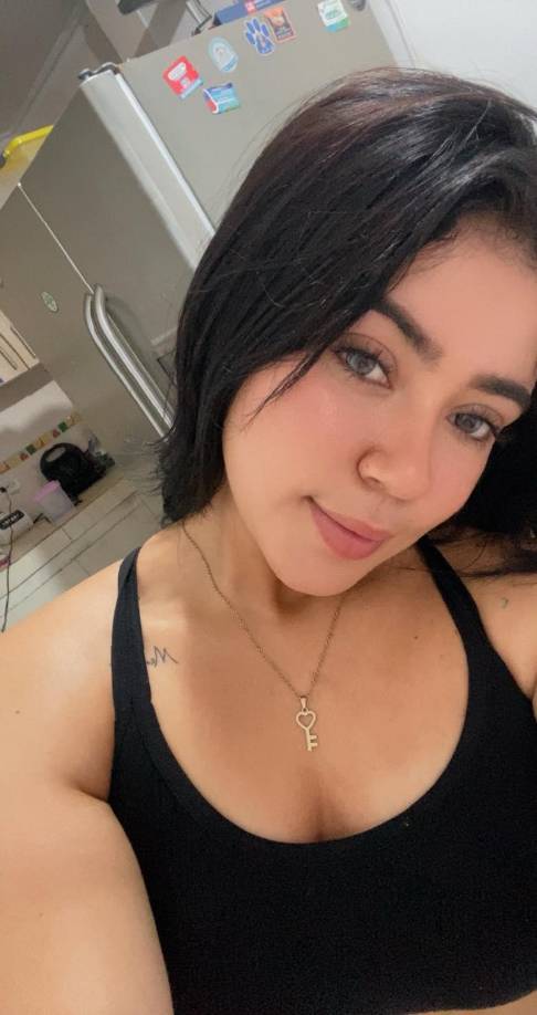 Mendoza era reconocida por ser creadora de contenido y por su trabajo. De acuerdo con fuentes cercanas, vivía sola en su apartamento en el barrio España de Cartagena, la única responsabilidad que tenía era su mascota.