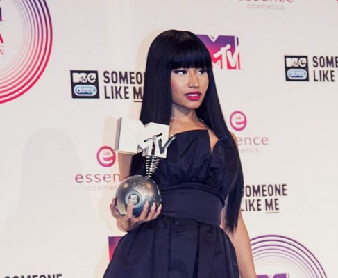 Acusan a Nicki Minaj de aludir a nazismo