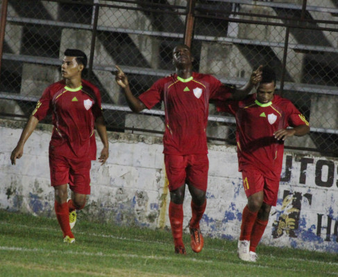 Yoro a un paso de la octagonal y Atlético Choloma sigue intratable