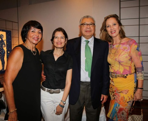 Honores para grandes con orgullo por Honduras