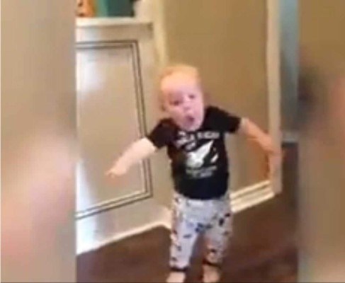 Bebé se asusta del 'ogro' de su papá