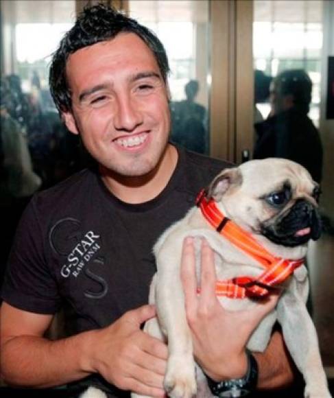 Santi Cazorla, jugador del Arsenal, llamó a su perro ‘Zlatan’, obviamente por el ‘dios’ Ibrahimovic.