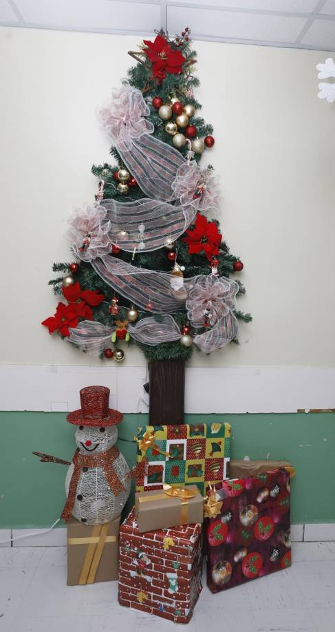 El personal puso toda su creatividad para decorar las paredes de radiología.