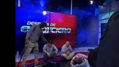 Un grupo de hombres armados sometió durante varias horas a empleados de un canal de televisión pública en Ecuador.