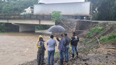 Socavón en el kilómetro 49 de la carretera CA-4, a la altura de la comunidad de Camalote, ha generado una seria amenaza para la comunicación terrestre hacia el corredor logístico del occidente y las fronteras de El Salvador y Guatemala.