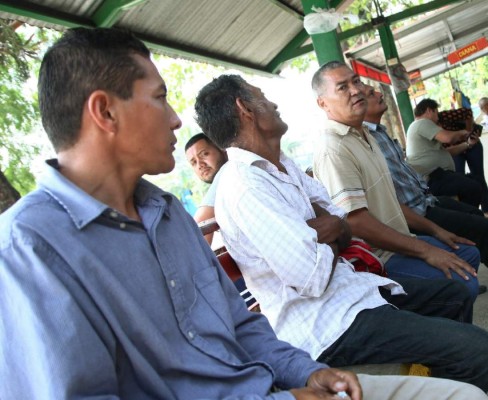Ultiman a dos amigos en aldea de Puerto Cortés
