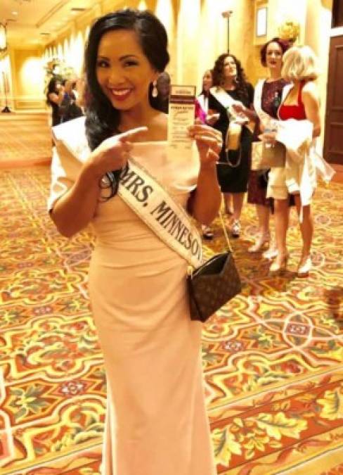 Kellie se inscribió en un concurso de belleza local y ganó la corona para representar a Minnesota en el Miss America.