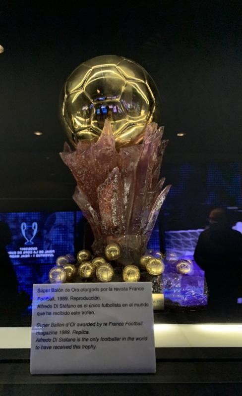 Cristiano recibe duro golpe: cancelan premio que le ganaba a Messi del Balón de Oro