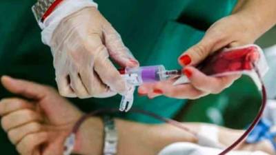 El tratamiento inocula por vía intravenosa una pequeña cantidad de un compuesto de adenosina, lidocaína y magnesio.