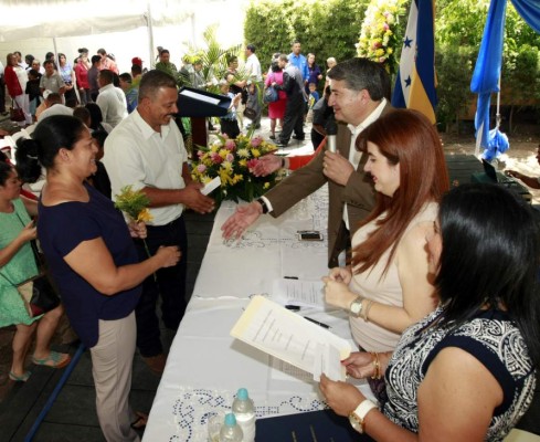 Unas 280 parejas capitalinas se casarán gratis en agosto