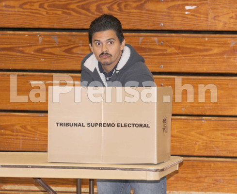 Frío no impide que hondureños salgan a votar en Nueva Orleans