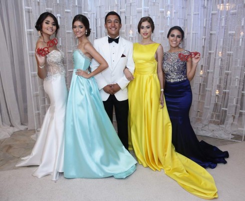 Graduación de la escuela Internacional Del Campo