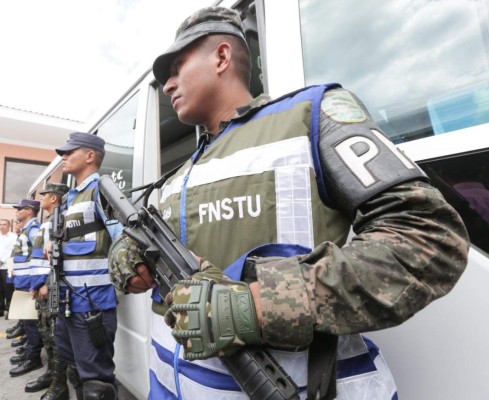 Con 500 agentes arranca la Fuerza Nacional de Seguridad del Transporte Urbano 