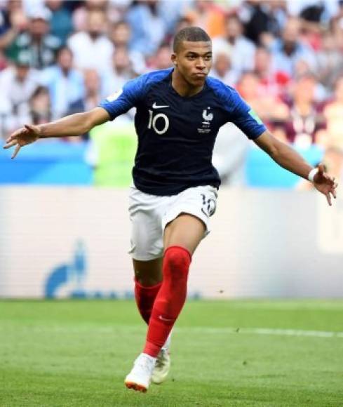 Kylian Mbappé ha destacado con brillantez en la Selección de Francia en el Mundial de Rusia 2018, donde suma tres anotaciones.