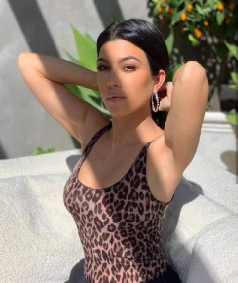 6. Kourtney Kardashian - $35 millones de dólares<br/><br/>Kourtney Kardashian le debe su fortuna al programa de televisión de su familia; junto a sus hermana tienen varias tiendas de ropa llamadas ‘Dash’ con las cuales han hecho millones.