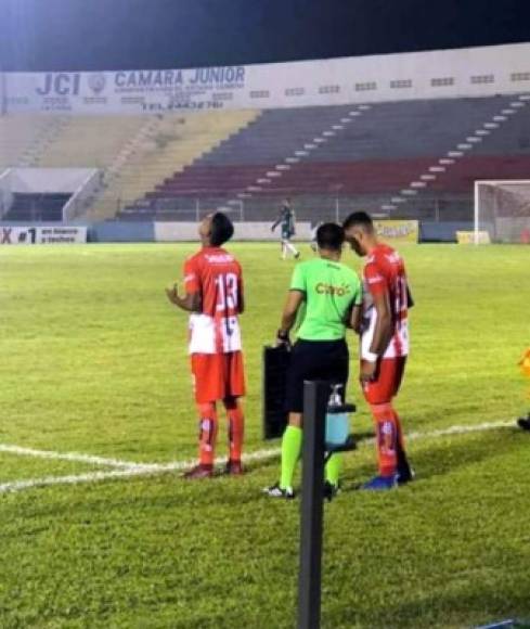 El Vida hizo debutar a Ronald Alberto Maradiaga, hijo del exfutbolsita “Cuervo” Maradiaga. Momento en el que ingresaba de cambio en el partido con el número 13 en su espalda.