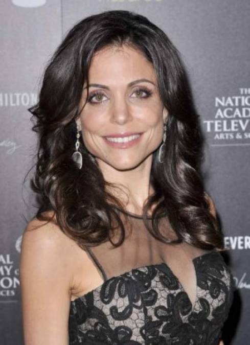 Bethenny Frankel (2009) La estrella del reality 'The Real Housewives of New York' tuvo un breve romance con el jugador, 12 años después del divorcio con su primera esposo. <br/>Frankel volvió a casarse en el 2010.