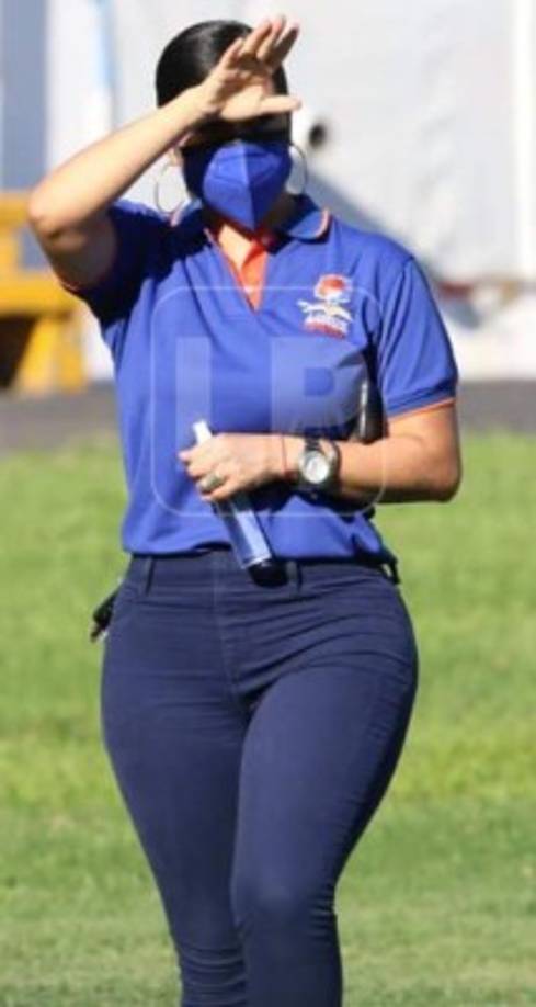 Ella es Karen Lizeth Lobo, la guapa kinesióloga de la UPN que robó miradas en el duelo ante Olimpia.