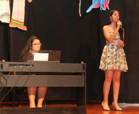 Escuela Internacional Sampedrana se luce con festival cultural